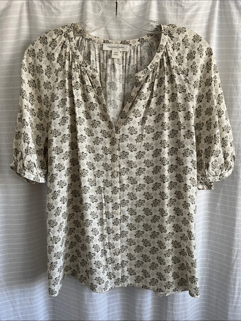 Treasure & Bond Floral Ivory & Olive Green Button Down Short Sleeve Top XXS